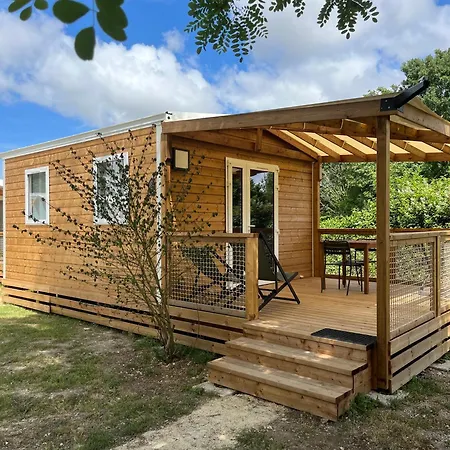 Kemp Slow Village Oleron 4*
