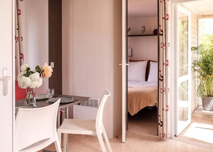 Camping Au Bon Air - Oléron 4*